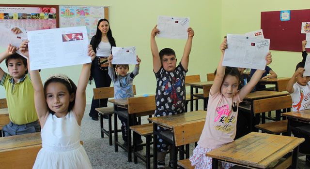 Heyelan Sonucu Hayatını Kaybeden Öğretmenlerin Okullarında Karneler Dağıtıldı
