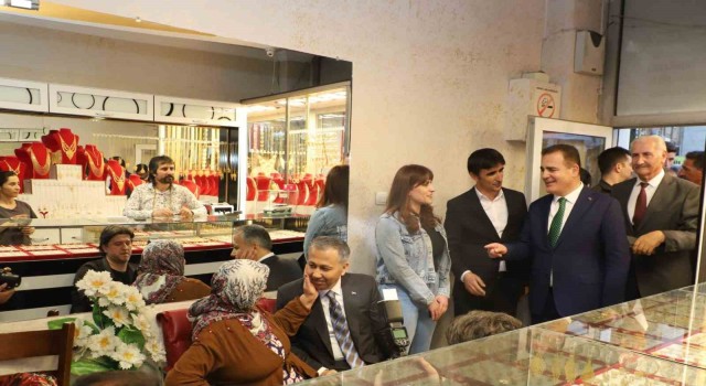 İçişleri Bakanı Yerlikaya Hakkaride sevgi seli