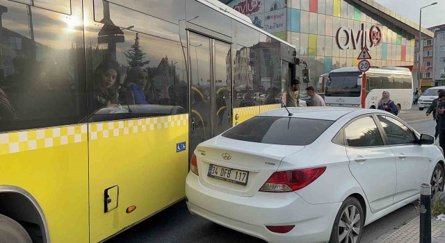İETT otobüsü yanlış park edilen araçtan dolayı geçemedi: Metrelerce araç kuyruğu oluştu