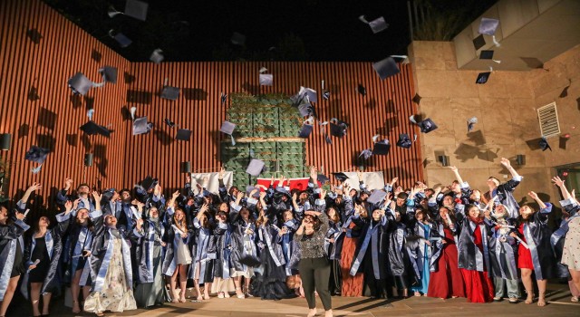 İhlas Kolejinde coşkulu mezuniyet töreni