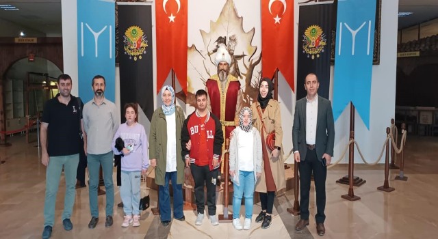 İl Müdürü Türkoğlu, özel gereksinimli bireylerle müzeleri gezdi