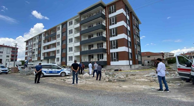 İnşaatın 4. katından düşen bekçi hayatını kaybetti