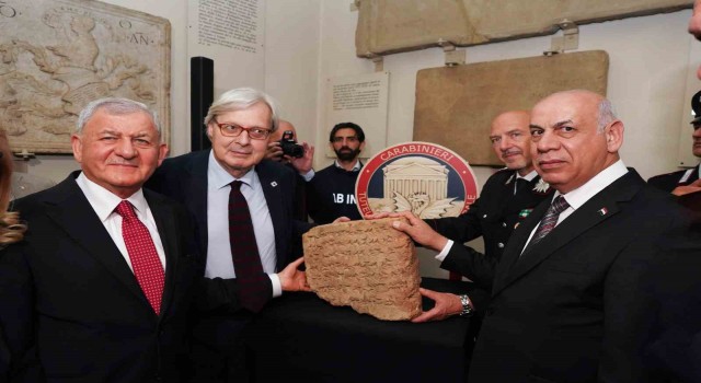 Irak, İtalyadan geri aldığı 2 bin 800 yıllık tarihi eseri sergiliyor