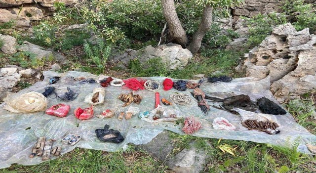 Irakın kuzeyinde PKKlı teröristlere ait çok sayıda silah ve mühimmat ele geçirildi
