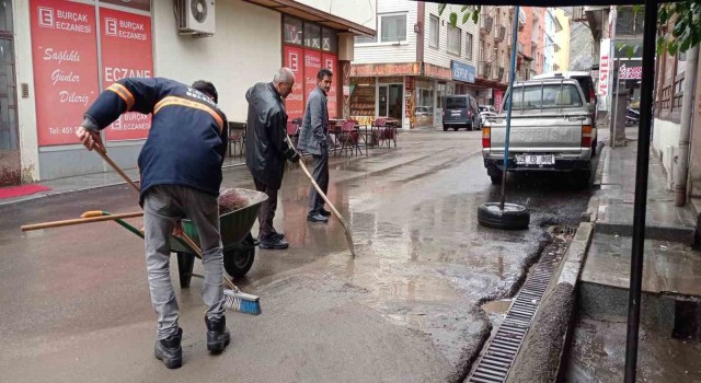 İspirde altyapı çöktü, iş yerlerini su bastı