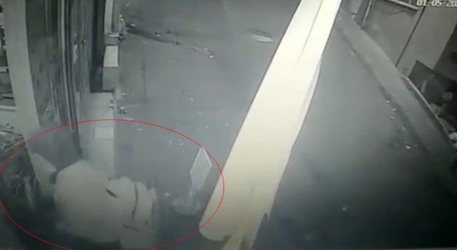 İstanbulda aktörlere taş çıkartan hırsız, dost gibi görünüp zincir marketi soydu
