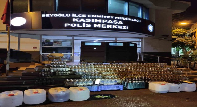 İstanbulda bekçilerden dev operasyon: 200 litre sahte içki ele geçirildi