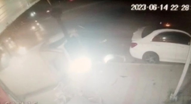 İzmirde annenin öldüğü, bebeğinin yaralandığı kaza kamerada