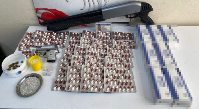 İzmirde vatandaşın ihbar ettiği evden uyuşturucu çıktı