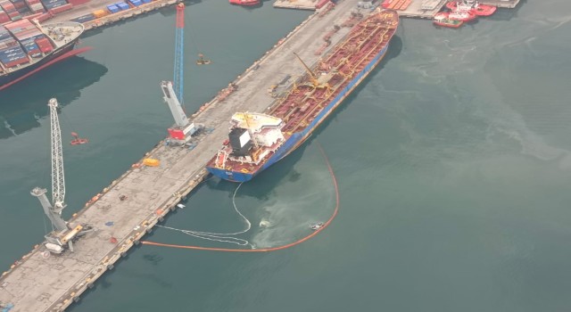 İzmit Körfezini kirleten tanker gemisi deniz uçağı ile tespit edildi