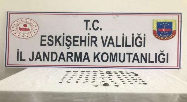 Jandarma 81 parça tarihi eseri satılmak üzereyken ele geçirdi