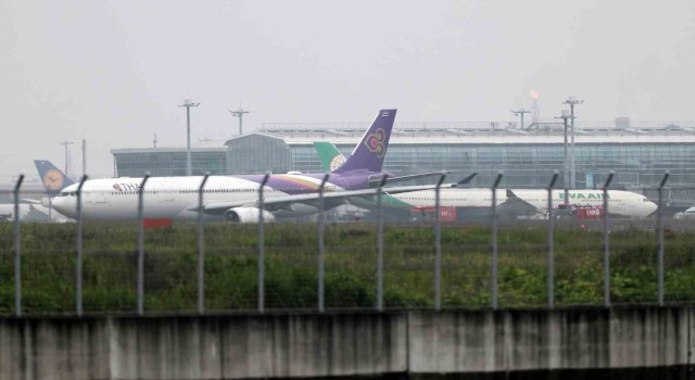 Japonyada iki yolcu uçağı birbirine temas etti, pist kapatıldı