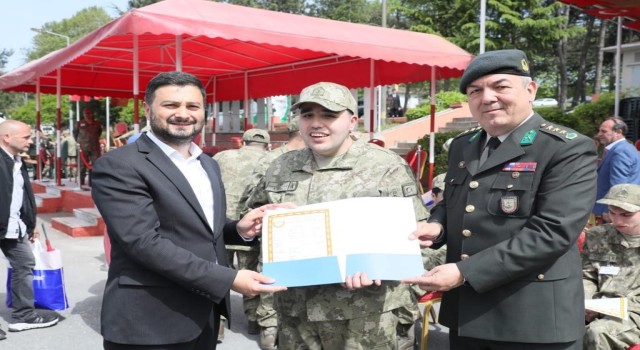 Kağıthanede engelli bireylere asker kınası yakıldı