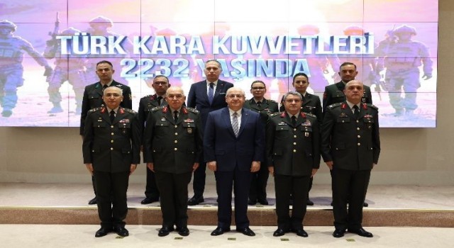 Kara Kuvvetleri Komutanı Avseverden Bakan Gülere ziyaret