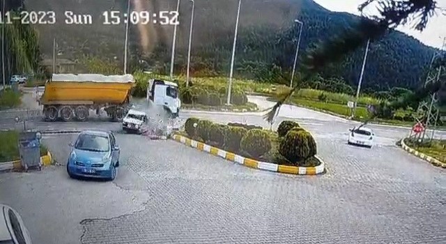 Karabükteki ölümlü kaza anı kameraya yansıdı