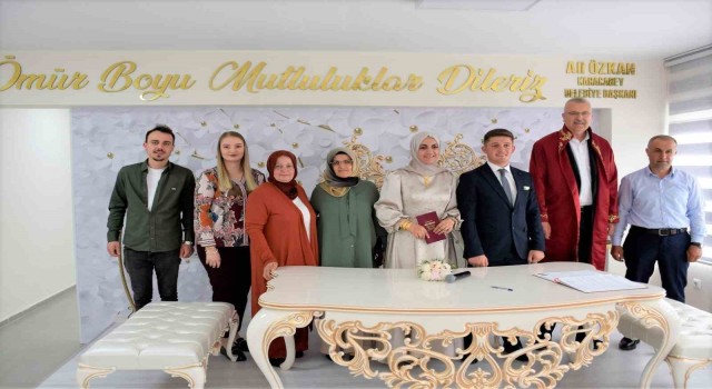 Karacabeyin yeni nikah salonu hizmete açıldı