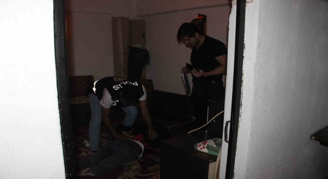 Karamanda uyuşturucu satıcılarına şafak operasyonu: 17 gözaltı