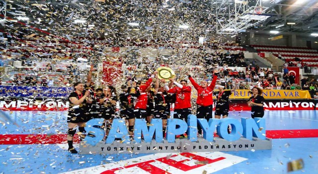 Kastamonu Belediyespor, Süper Ligi şampiyon tamamladı