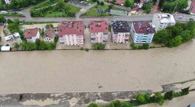 Kastamonu sel: Azdavay ilçesinde yüzlerce ev sular altında kaldı