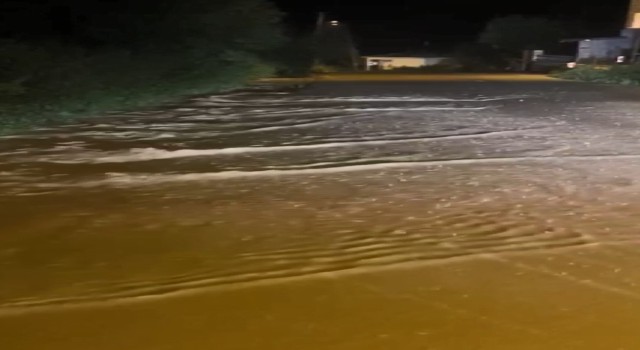 Kastamonuda kuvvetli sağanak: Bazı köylere ulaşım kapandı