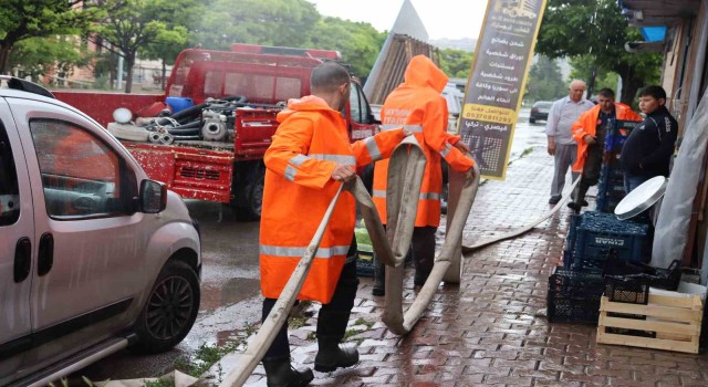 Kayseride sağanak yağış: Evleri ve dükkanları su bastı