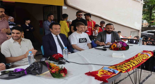 Kayserisporlu futbolculardan öğrencilere LGS morali