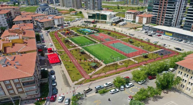 Keçiörende depremde hayatını kaybeden öğrencinin ismi verilen Ahmet Mergen Parkı hizmete açıldı