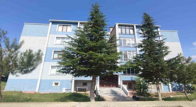 Keşanda 2. kattan düşen çocuk ağır yaralandı