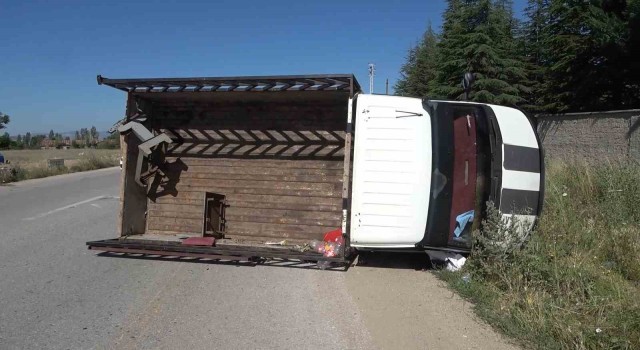 Kırıkkalede kamyonet devrildi: 2 yaralı