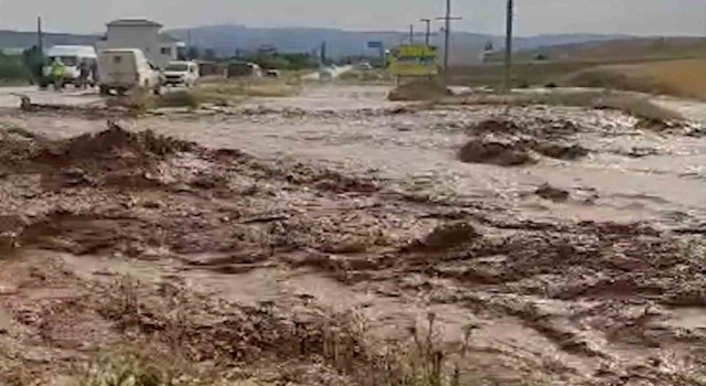 Kırıkkalede sağanak sele dönüştü: Dereler taştı, tarım arazileri zarar gördü