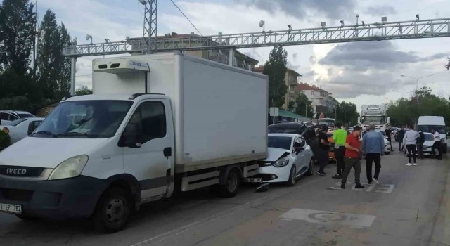 Kırıkkalede zincirleme trafik kazası: 2 yaralı