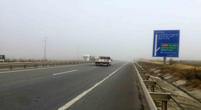 Kırklarelide etkili olan yoğun sis sürücülere zor anlar yaşattı