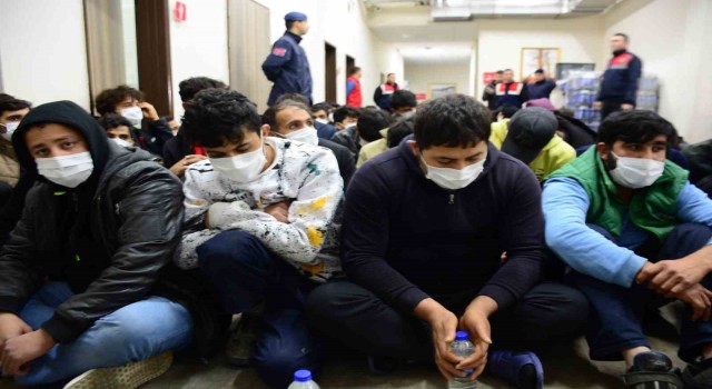 Kocaelide 32 düzensiz göçmen sınır dışı edildi