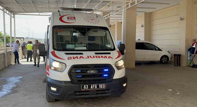 Kontrolden çıkan otomobil bahçe duvarına çarptı: 2 yaralı