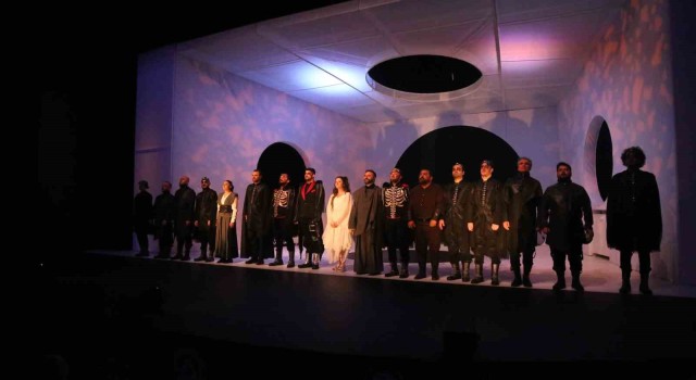 Konya Şehir Tiyatrosu “Barsisa” oyununu bu kez Denizlide sahnelendi
