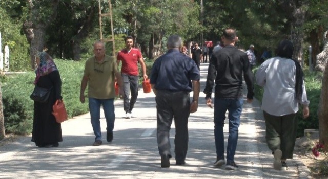 Konyada mezarlıklarda bayram yoğunluğu