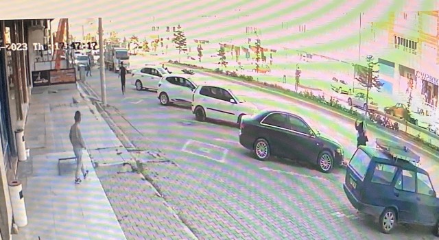 Konyada motosiklet otomobile çarptı:1 yaralı