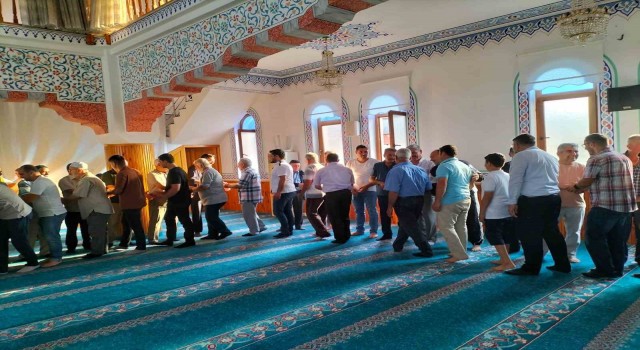 Köyceğizliler bayram namazı için camilere akın etti