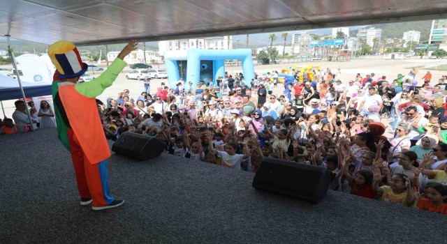 Kumlucalı çocukları Büyükşehir eğlendirdi