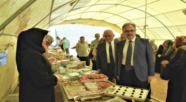 Kuran Kursu yararına hayır çarşısı düzenlendi