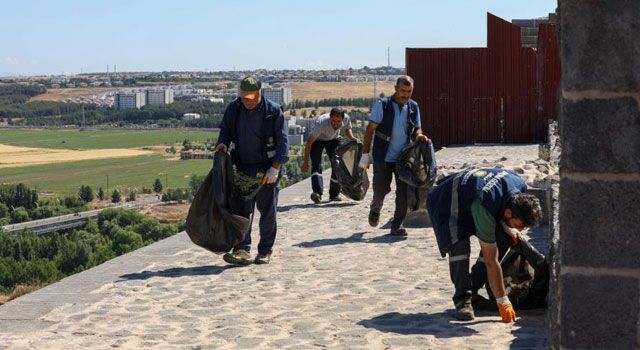 Kurban Bayramı Dolayısıyla Tarihi Surlarda Temizlik Çalışması Yapıldı