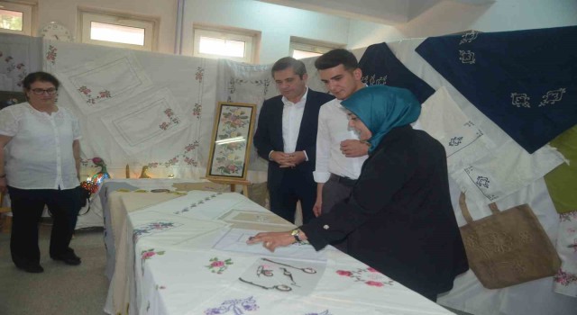 Kursiyerlerin sergisi göz kamaştırdı