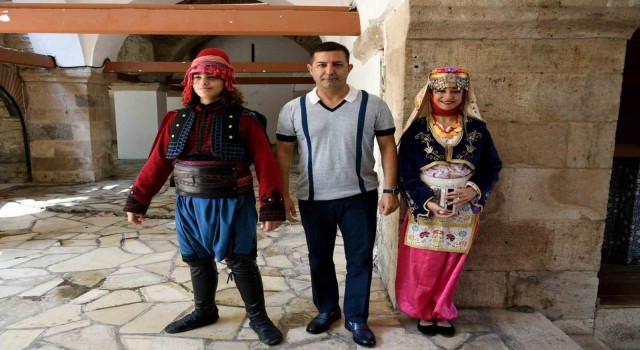 Kuşadasında ilçe protokolü vatandaşlarla bayramlaştı