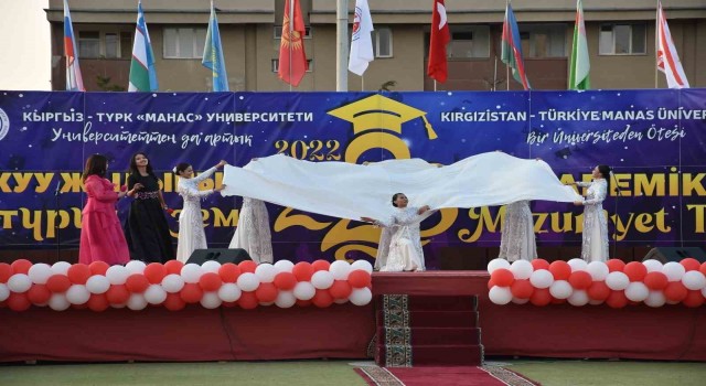 Manasta mezuniyet coşkusu