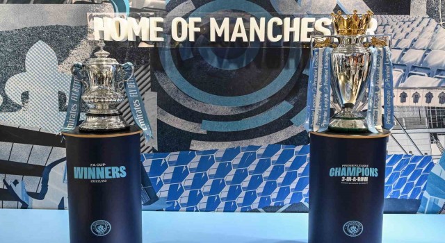 Manchester Citynin bu sezon kazandığı kupalar İstanbulda sergilendi