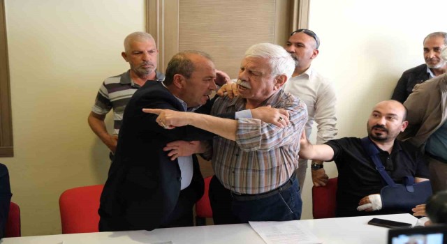 Manisa CHPde kurultay talebi ortalığı karıştırdı