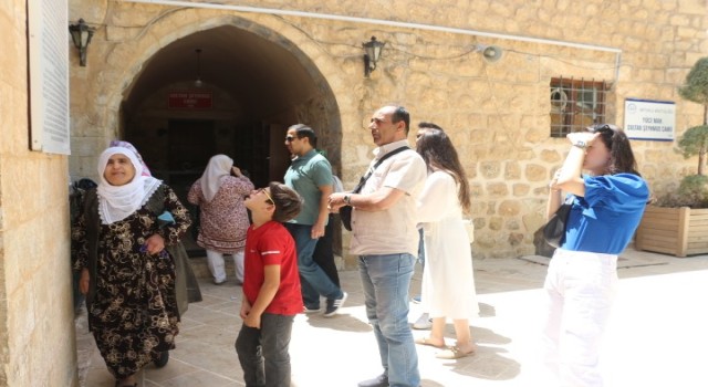 Mardinde Kurban Bayramı öncesi türbe ziyaretinde yoğunluk