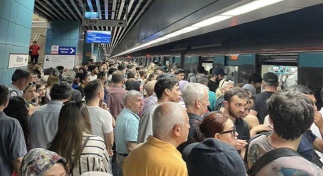 Marmarayda intihar girişimi seferleri aksattı