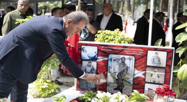 Mersin Şehitliğinde hüzünlü bayramlaşma