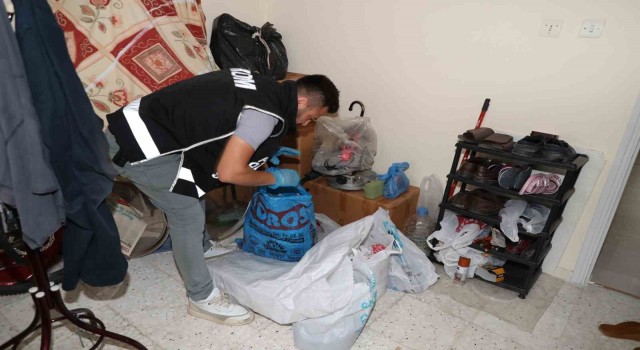 Mersinde FETÖnün mahrem yapılanmasına operasyon: 23 gözaltı
